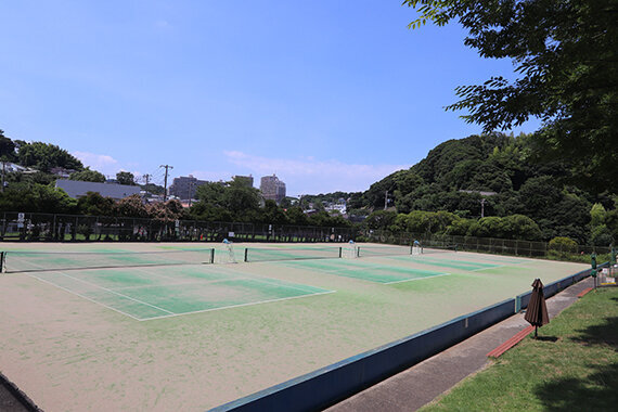 テニスコート（人工芝８面）